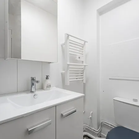 Studio Confortable Avec Parking Gratuit Dans La Rue - Quelques Pas De La Gare, Cuisine, Wifi Arras