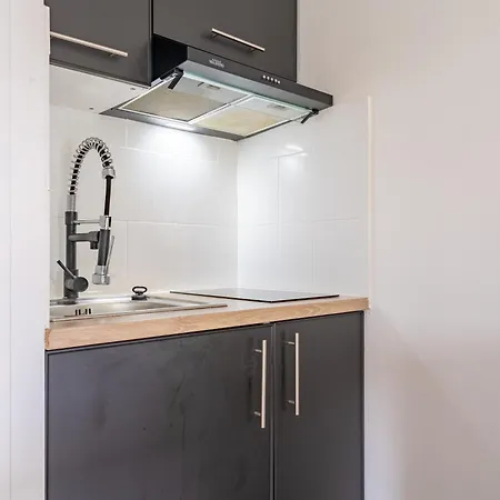 Studio Confortable Avec Parking Gratuit Dans La Rue - Quelques Pas De La Gare, Cuisine, Wifi * Arras