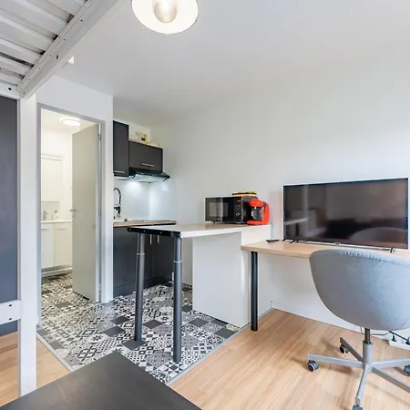 דירה Studio Confortable Avec Parking Gratuit Dans La Rue - Quelques Pas De La Gare, Cuisine, Wifi