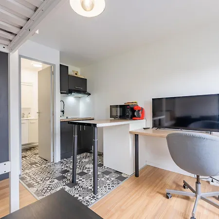 Studio Confortable Avec Parking Gratuit Dans La Rue - Quelques Pas De La Gare, Cuisine, Wifi