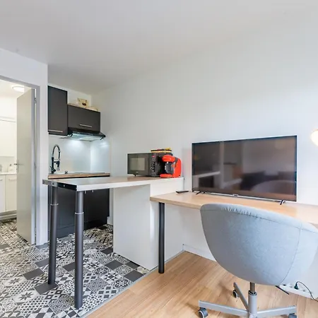 Studio Confortable Avec Parking Gratuit Dans La Rue - Quelques Pas De La Gare, Cuisine, Wifi