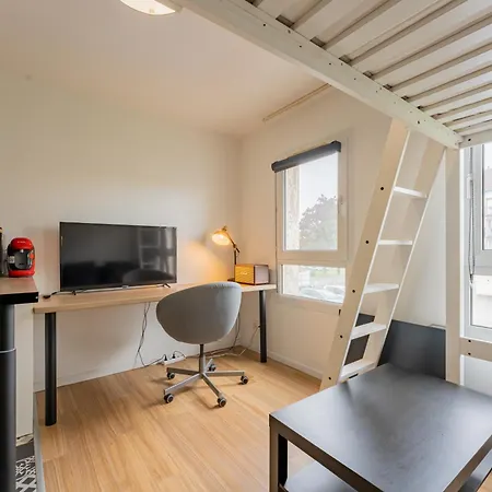 Studio Confortable Avec Parking Gratuit Dans La Rue - Quelques Pas De La Gare, Cuisine, Wifi Apartamento *