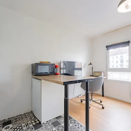 Studio Confortable Avec Parking Gratuit Dans La Rue - Quelques Pas De La Gare, Cuisine, Wifi * Arras