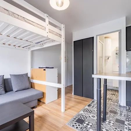 Studio Confortable Avec Parking Gratuit Dans La Rue - Quelques Pas De La Gare, Cuisine, Wifi